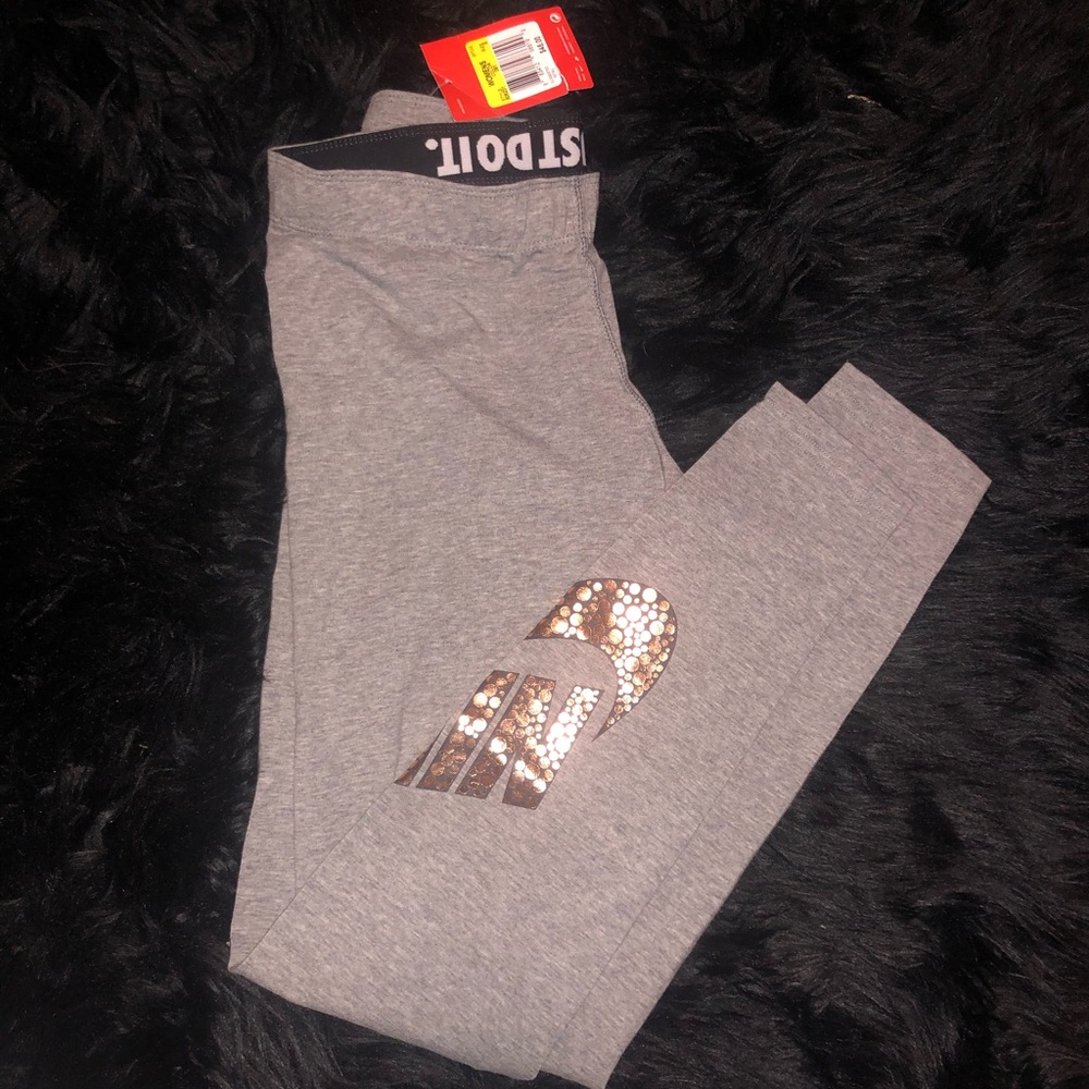 Nike Women’s Swoosh Leggings